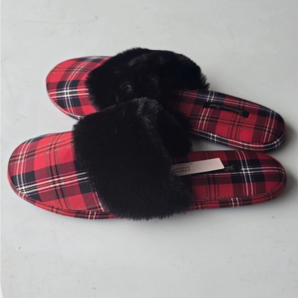 Victoria Secret Slippers Women Red/Black Plaid Fur Signature Mule Satin Sz M (8) - Picture 5 of 15